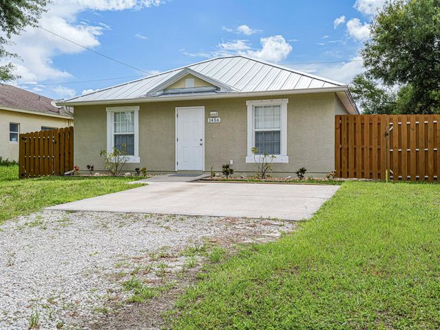 1456 25th Court SW, Vero Beach, FL 32962