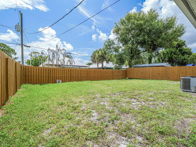 1456 25th Court SW, Vero Beach, FL 32962