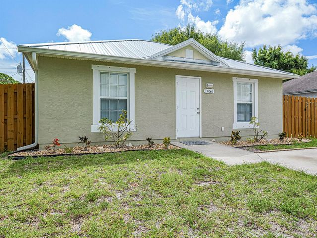 1456 25th Court SW, Vero Beach, FL 32962