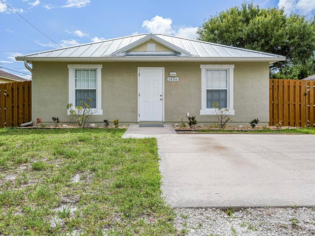 1456 25th Court SW, Vero Beach, FL 32962
