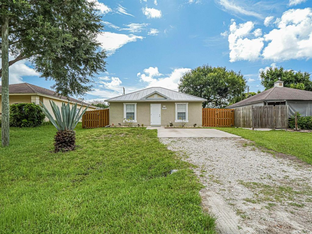 1456 25th Court SW, Vero Beach, FL 32962