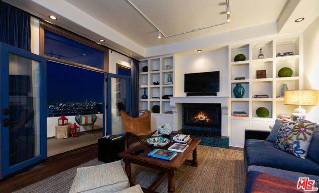 2131 Kew Drive, Los Angeles, CA 90046