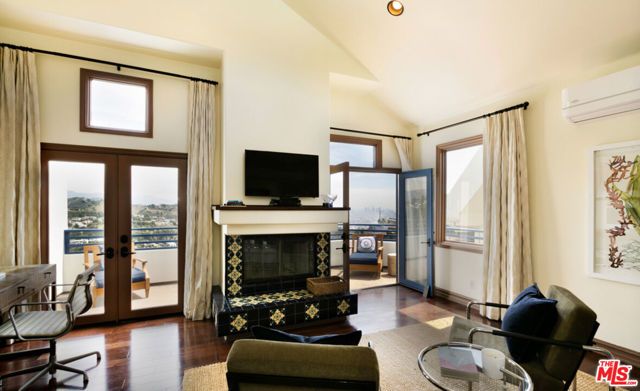 2131 Kew Drive, Los Angeles, CA 90046