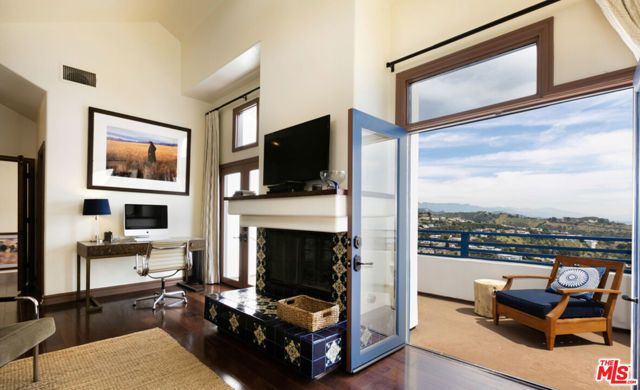 2131 Kew Drive, Los Angeles, CA 90046