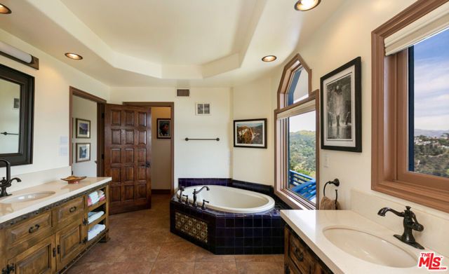2131 Kew Drive, Los Angeles, CA 90046