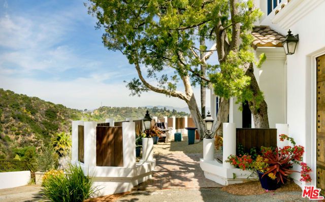 2131 Kew Drive, Los Angeles, CA 90046