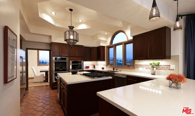 2131 Kew Drive, Los Angeles, CA 90046