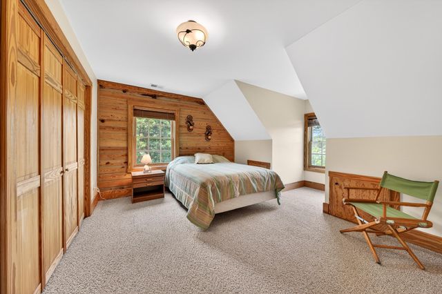 104 Pebble Brook LN, Moneta, VA 24121