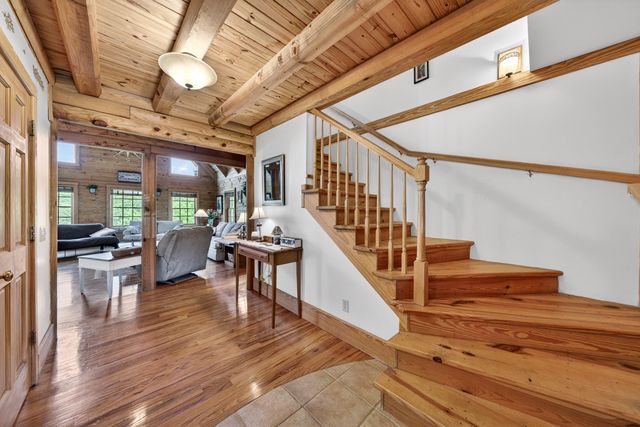 104 Pebble Brook LN, Moneta, VA 24121