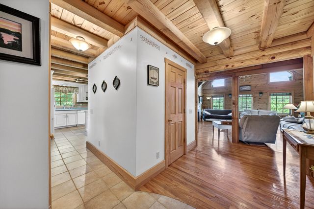 104 Pebble Brook LN, Moneta, VA 24121