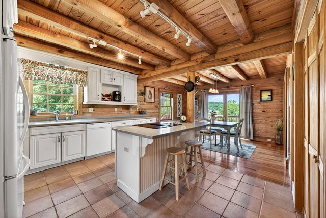104 Pebble Brook LN, Moneta, VA 24121