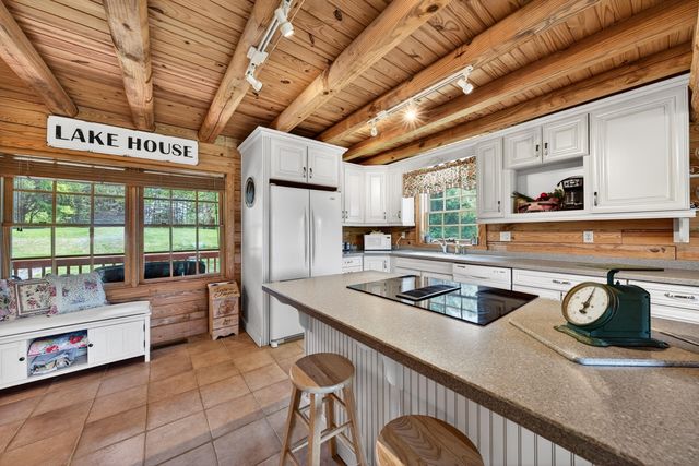 104 Pebble Brook LN, Moneta, VA 24121