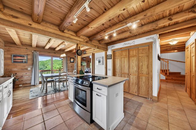 104 Pebble Brook LN, Moneta, VA 24121