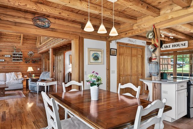 104 Pebble Brook LN, Moneta, VA 24121