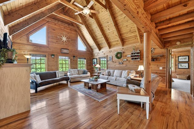 104 Pebble Brook LN, Moneta, VA 24121