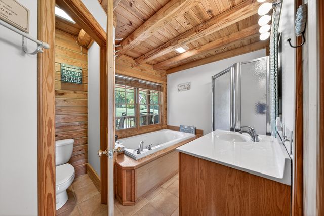 104 Pebble Brook LN, Moneta, VA 24121