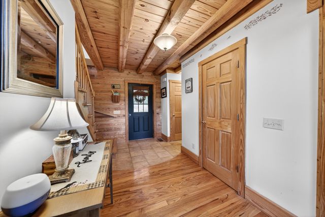 104 Pebble Brook LN, Moneta, VA 24121