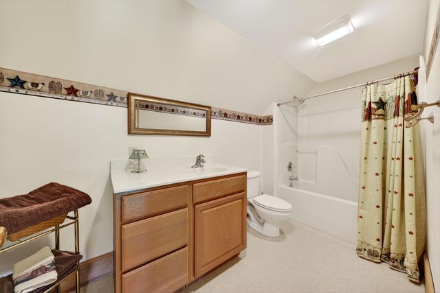 104 Pebble Brook LN, Moneta, VA 24121