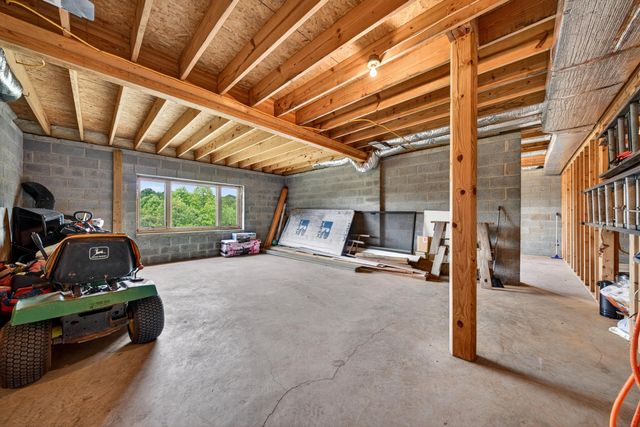 104 Pebble Brook LN, Moneta, VA 24121