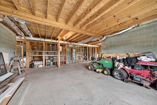 104 Pebble Brook LN, Moneta, VA 24121