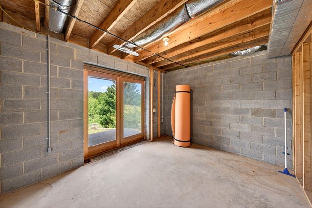 104 Pebble Brook LN, Moneta, VA 24121