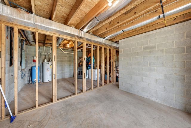 104 Pebble Brook LN, Moneta, VA 24121