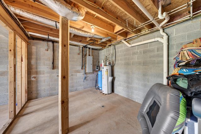 104 Pebble Brook LN, Moneta, VA 24121