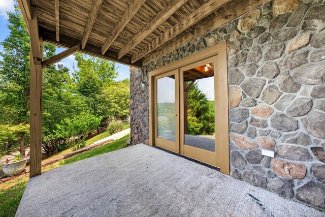 104 Pebble Brook LN, Moneta, VA 24121