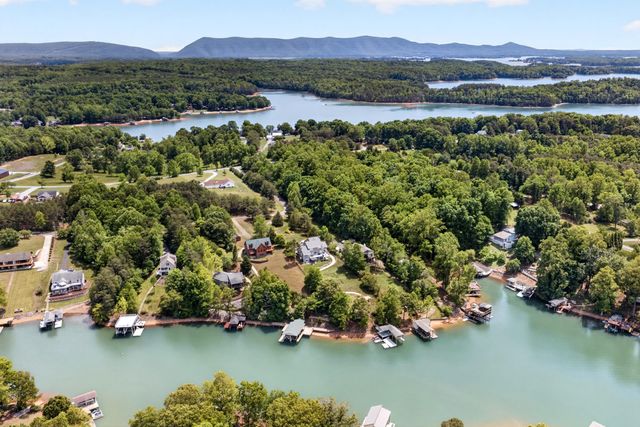 104 Pebble Brook LN, Moneta, VA 24121