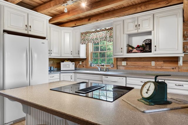 104 Pebble Brook LN, Moneta, VA 24121