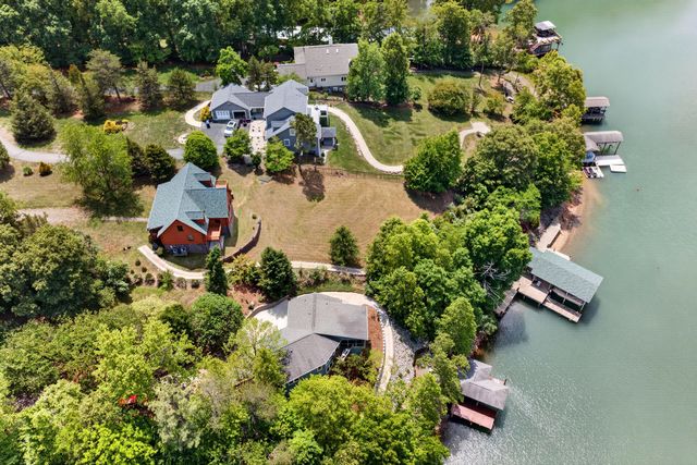 104 Pebble Brook LN, Moneta, VA 24121