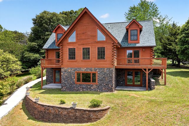 104 Pebble Brook LN, Moneta, VA 24121