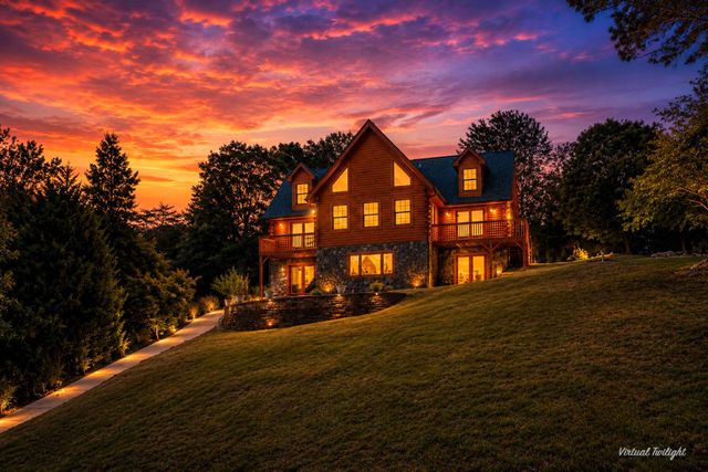 104 Pebble Brook LN, Moneta, VA 24121