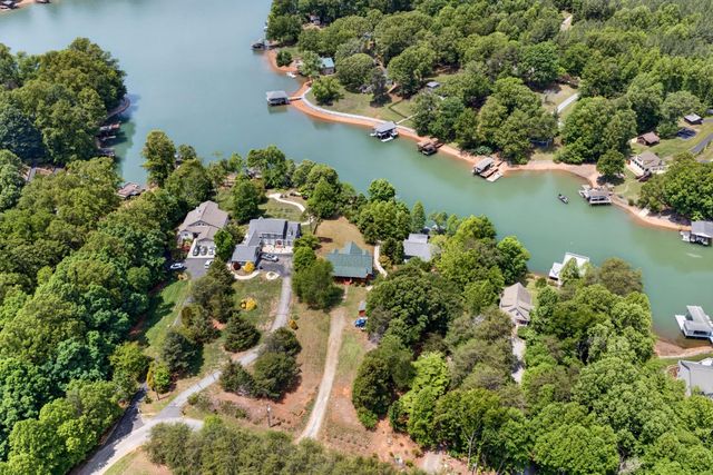 104 Pebble Brook LN, Moneta, VA 24121