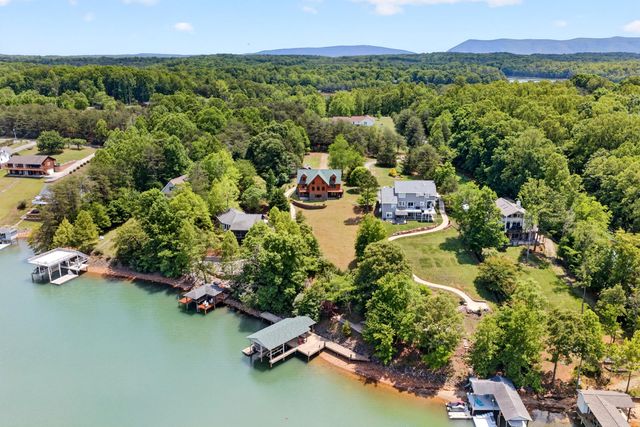 104 Pebble Brook LN, Moneta, VA 24121