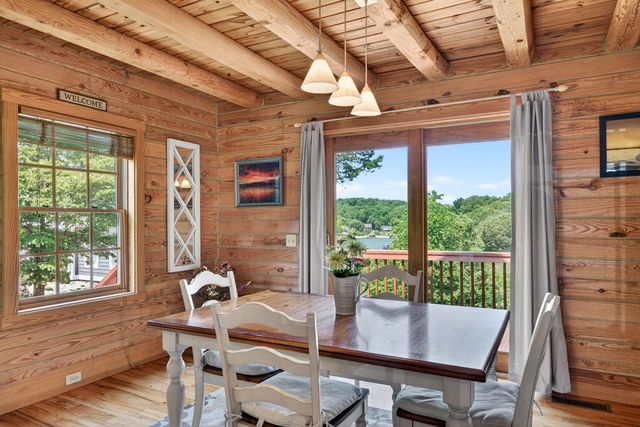 104 Pebble Brook LN, Moneta, VA 24121