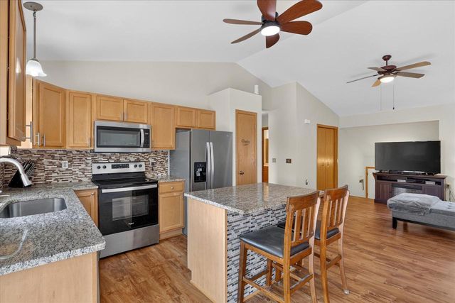 1201 Winston Drive, Edgerton, WI 53534