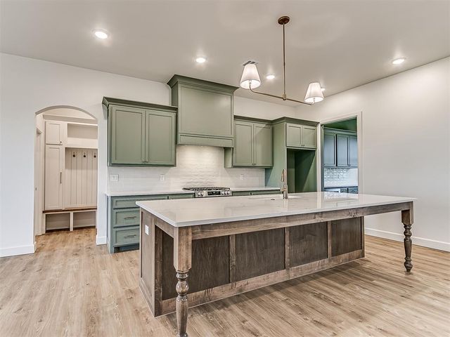 2692 S May Avenue, Guthrie, OK 73044