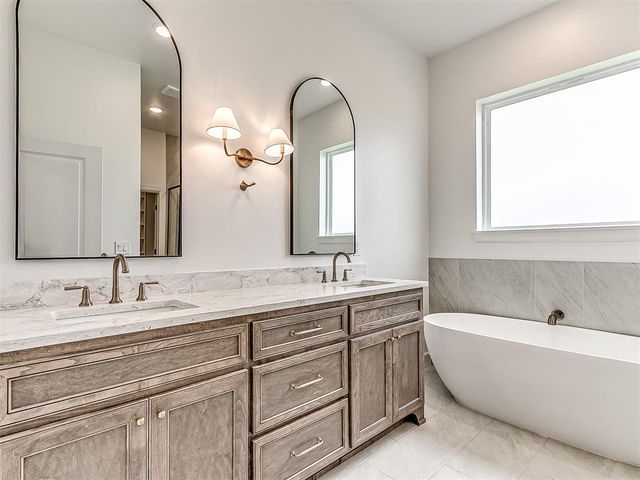2692 S May Avenue, Guthrie, OK 73044