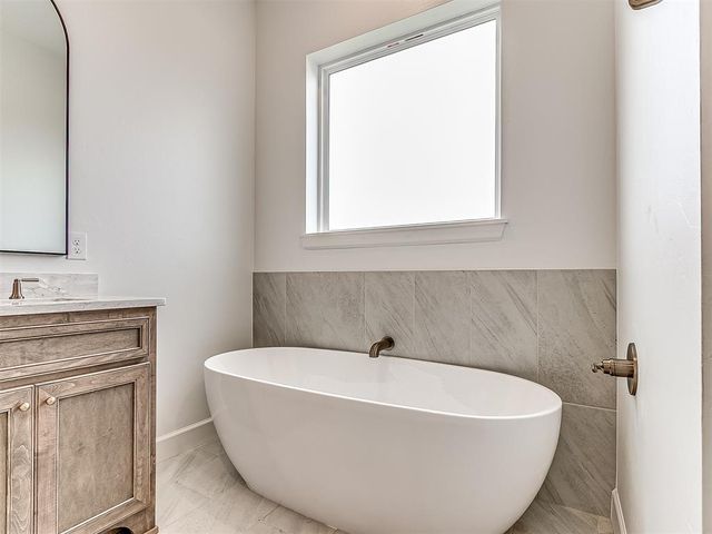 2692 S May Avenue, Guthrie, OK 73044