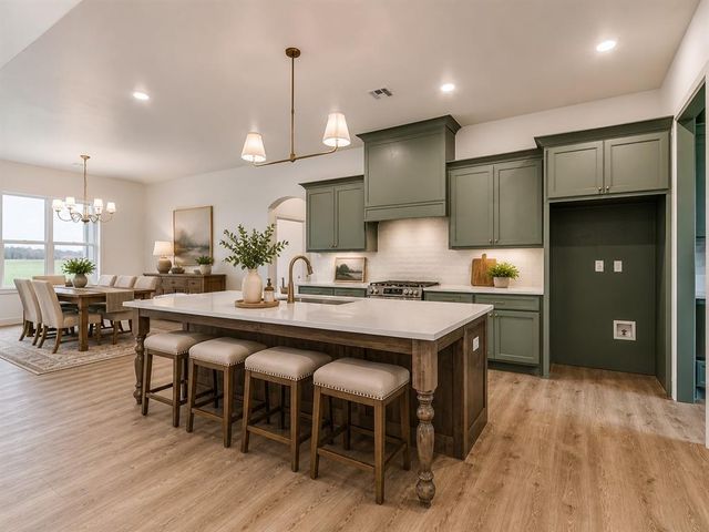 2692 S May Avenue, Guthrie, OK 73044