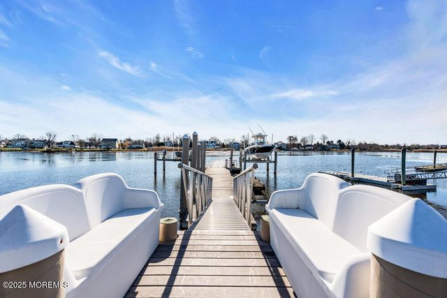 1 Carriage House Lane, Little Silver, NJ 07739