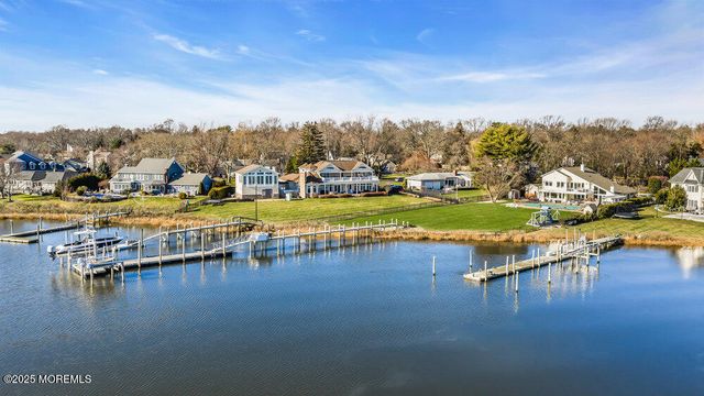 1 Carriage House Lane, Little Silver, NJ 07739