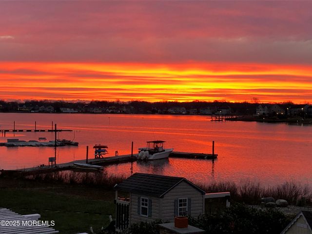 1 Carriage House Lane, Little Silver, NJ 07739