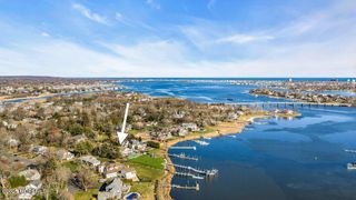 1 Carriage House Lane, Little Silver, NJ 07739