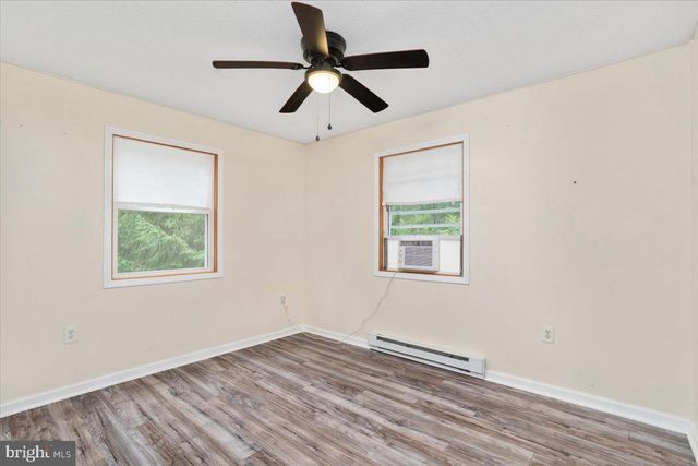 230 SWALLOW PL, Berkeley Springs, WV 25411