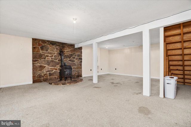 230 SWALLOW PL, Berkeley Springs, WV 25411