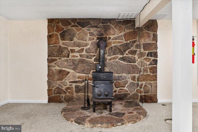 230 SWALLOW PL, Berkeley Springs, WV 25411