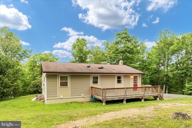 230 SWALLOW PL, Berkeley Springs, WV 25411