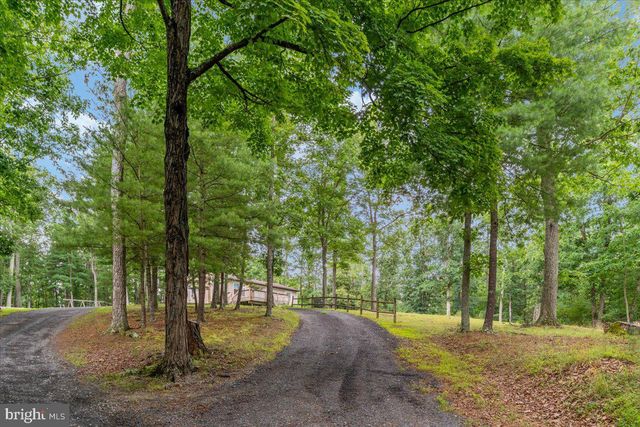 230 SWALLOW PL, Berkeley Springs, WV 25411
